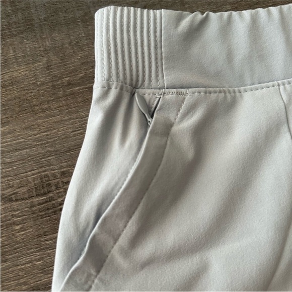 NWT Womens Columbia PFG Court Shorts in light grey Size M - Picture 3 of 7